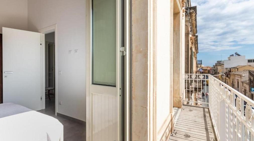 Casa Vacanza Il Gelsomino Magico 阿沃拉 外观 照片